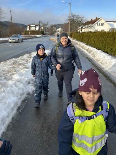 Spreke barn og voksne på Rosseland skole.